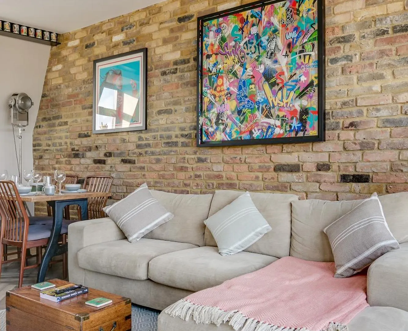 Stylish 2 Bed Flat With Balcony Great Views Nrtube Apartment London United Kingdom