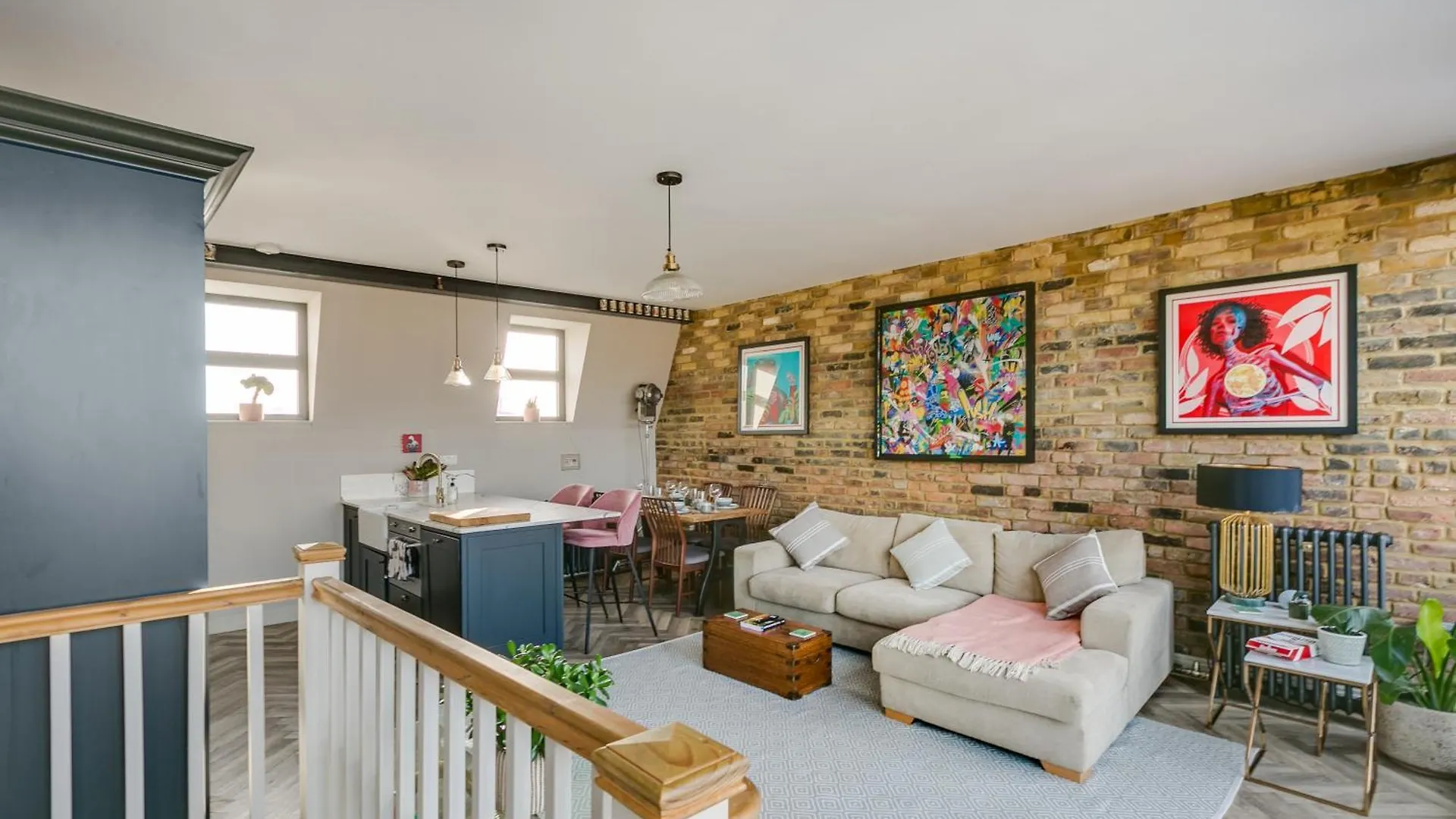 Stylish 2 Bed Flat With Balcony Great Views Nrtube Apartment London United Kingdom