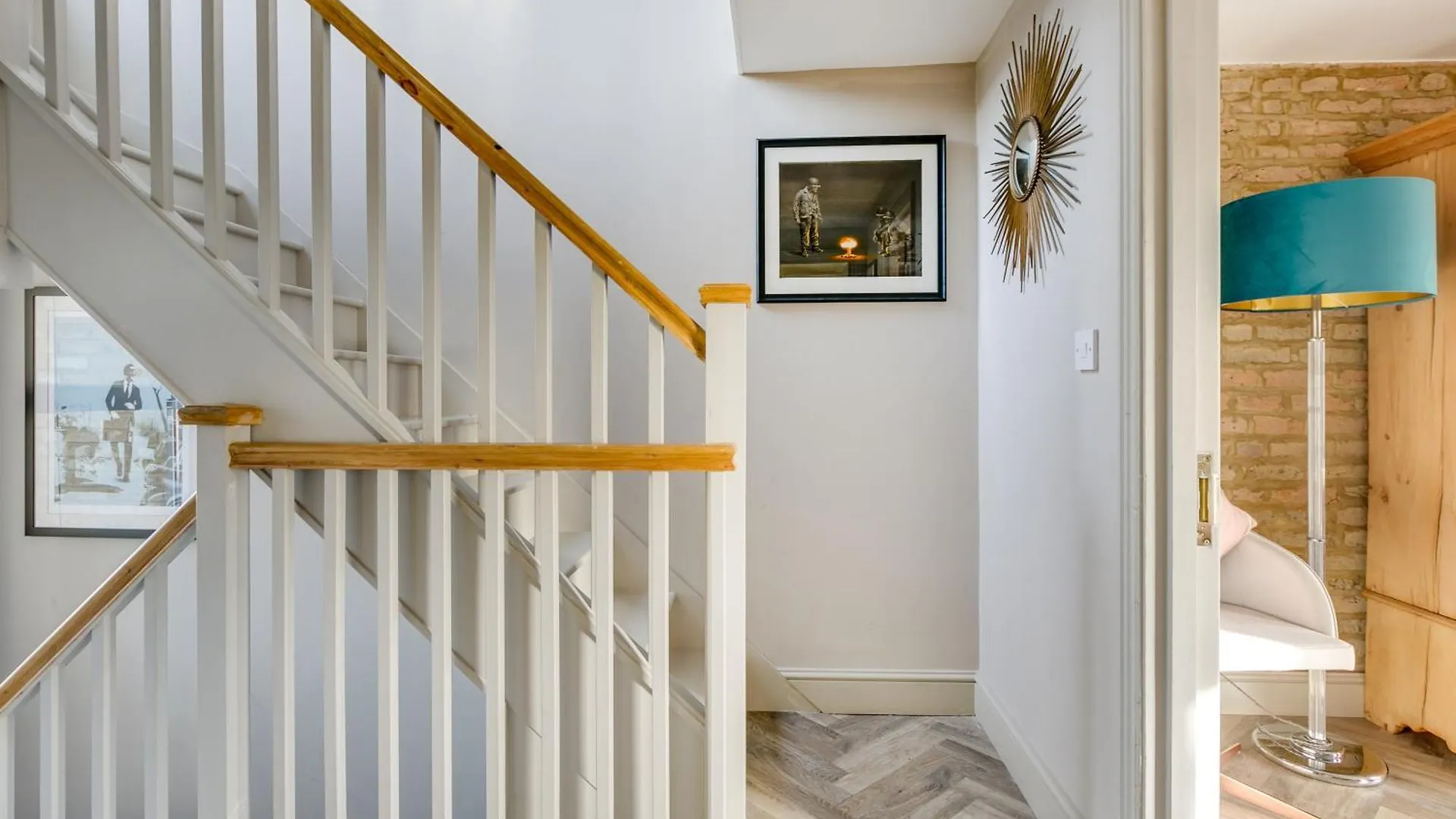 Stylish 2 Bed Flat With Balcony Great Views Nrtube Apartment London