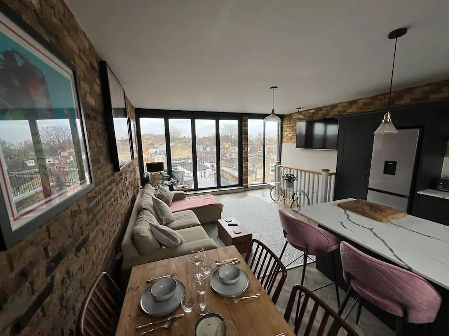 Stylish 2 Bed Flat With Balcony Great Views Nrtube Apartment London 0*,