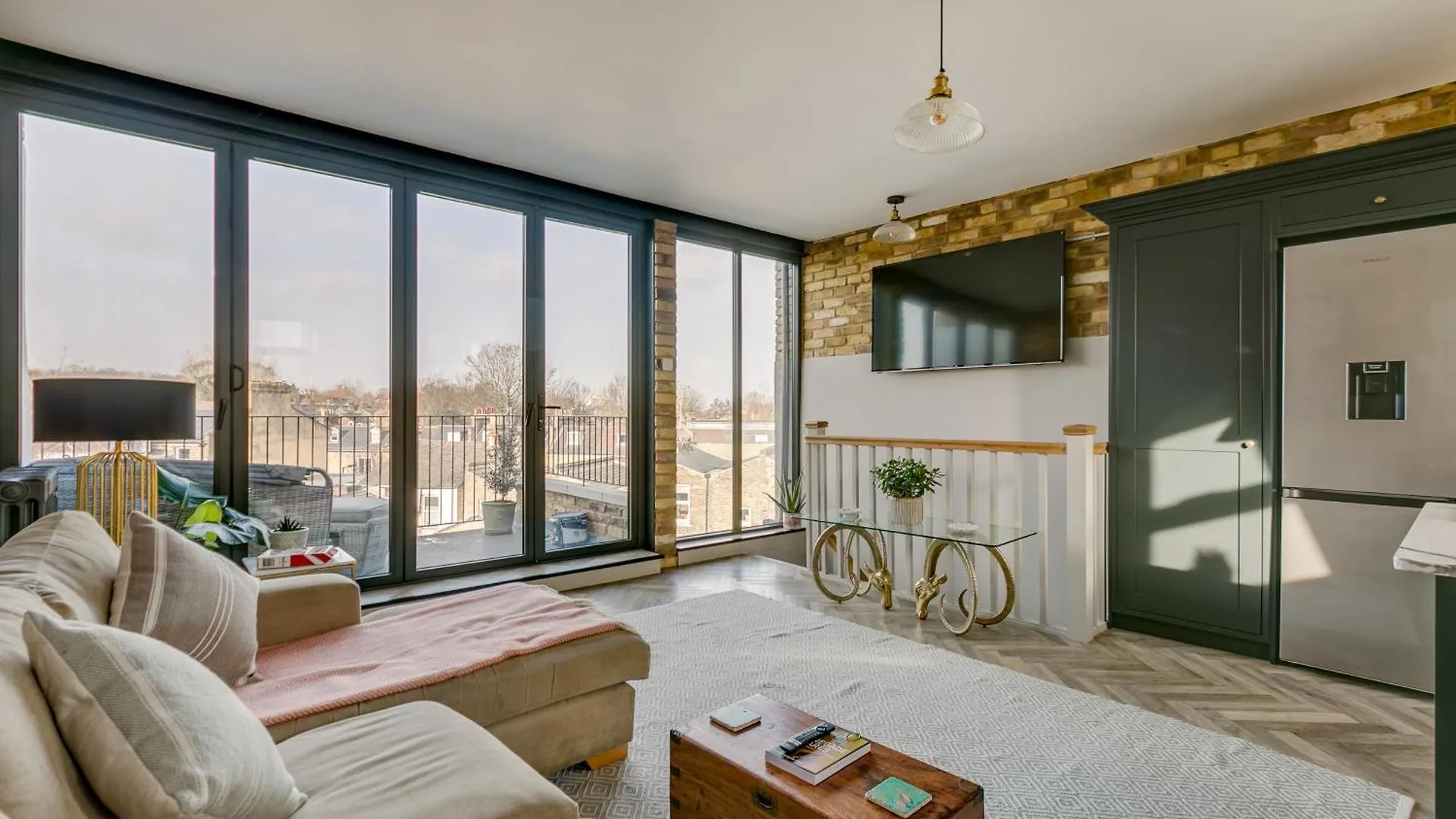 Stylish 2 Bed Flat With Balcony Great Views Nrtube Apartment London 0*,  United Kingdom