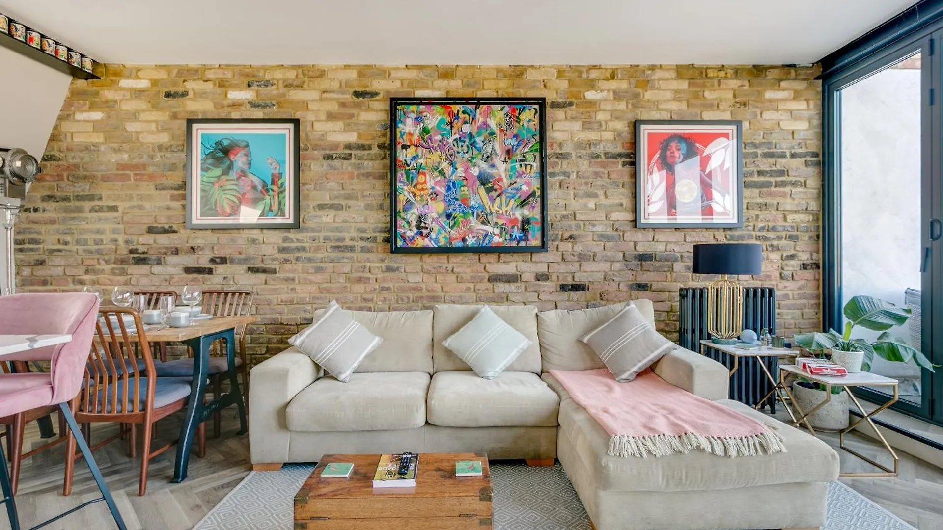 Stylish 2 Bed Flat With Balcony Great Views Nrtube Apartment London United Kingdom