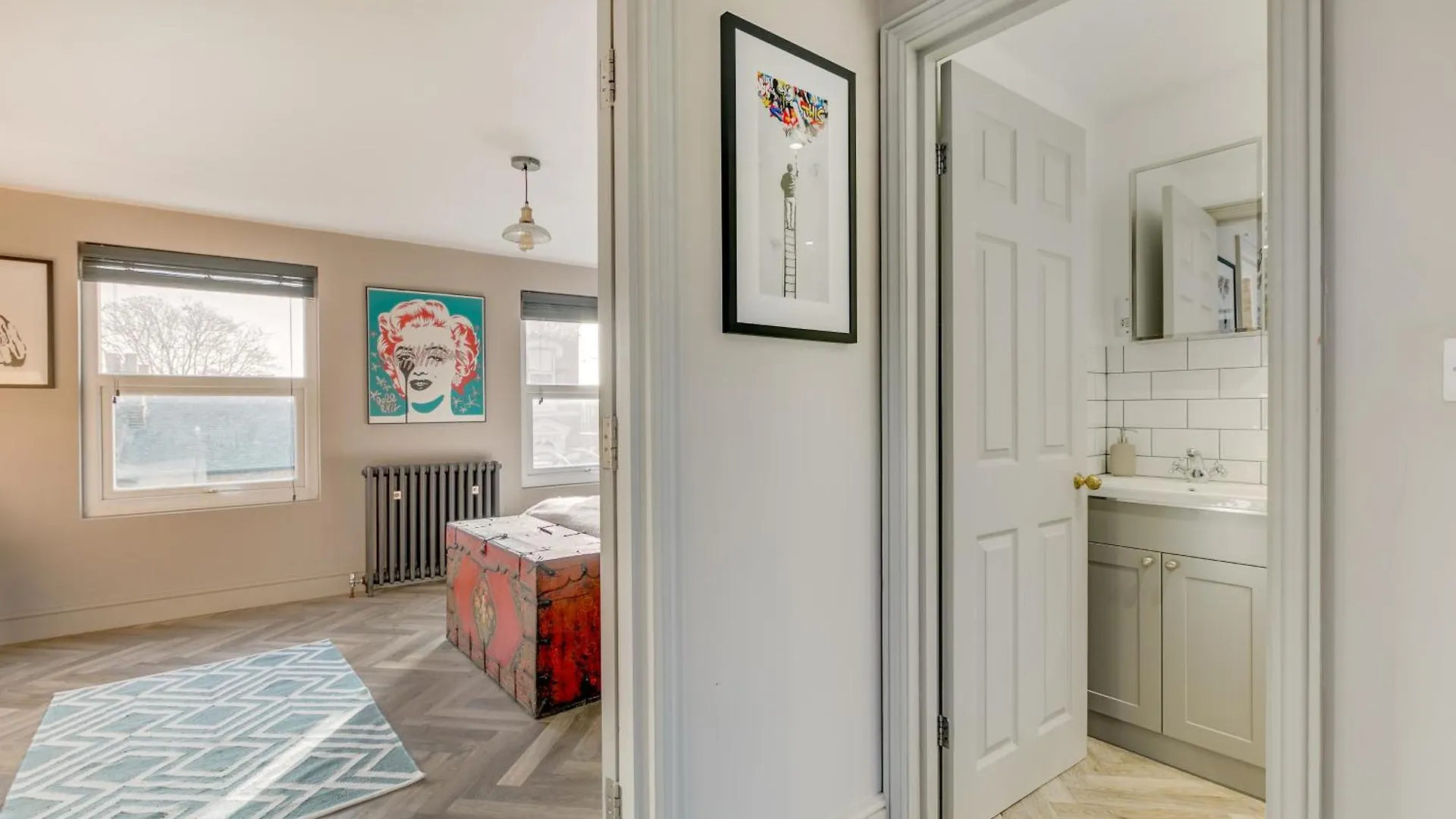 Stylish 2 Bed Flat With Balcony Great Views Nrtube Apartment London